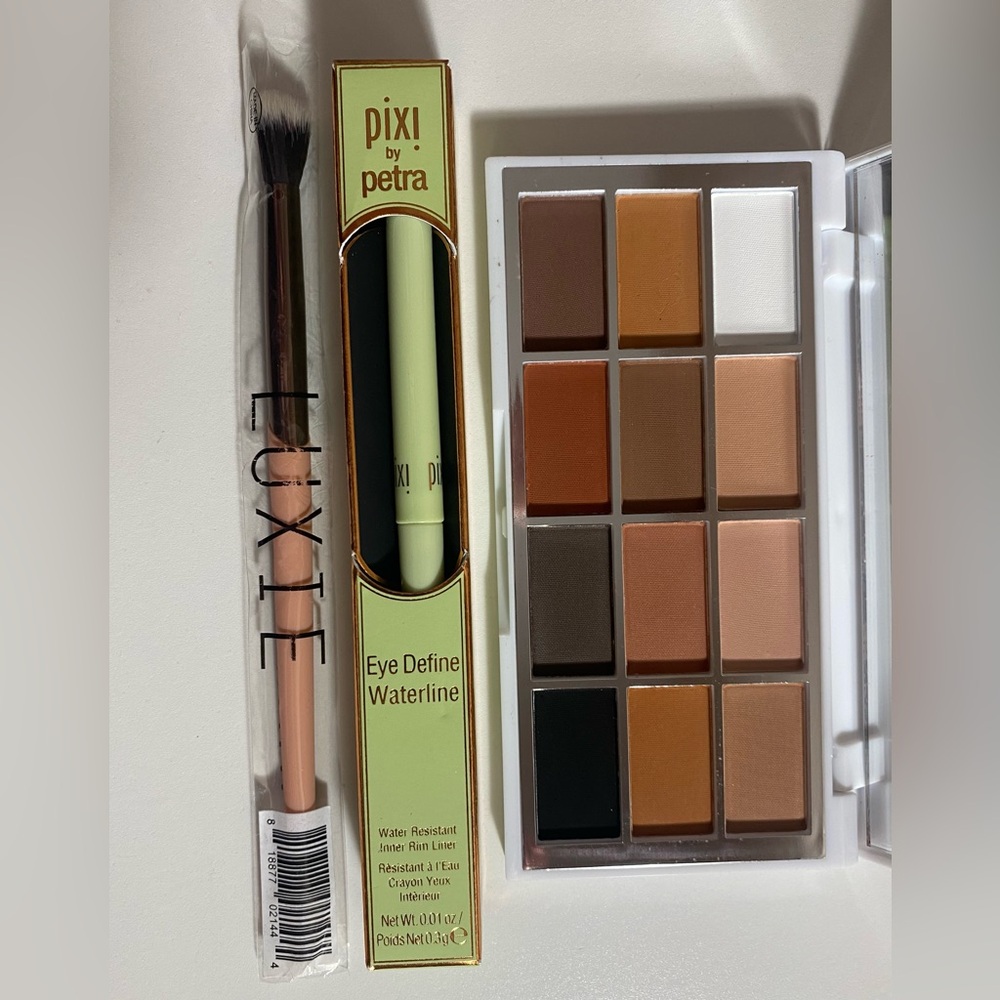 Makeup bundle perfect for gifting. Work wife, secret Santa, stocking stuffers